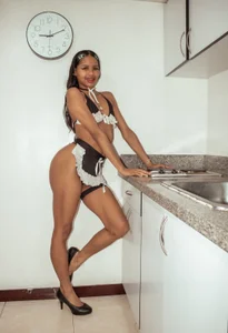 KendallArdentNight Waitress Bild 3