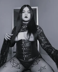 atena_hill_ Beautifull in the darkness Foto 3