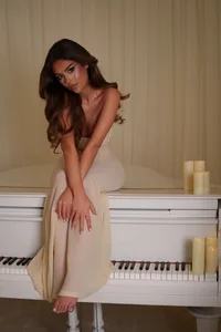 YasmineShaw Silent night 🎀🎄🎁 Pic 4