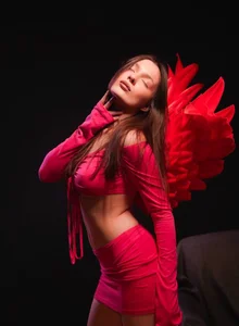 HotCherry18 Admire  5টি ছবি