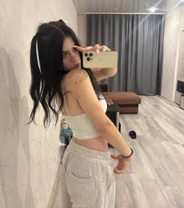 JeniceSourwine What do you think of my new hairstyle?🤭 Εικόνα 2