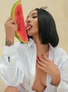 Nixtaylor1のWatermelon yummyの 2枚の写真