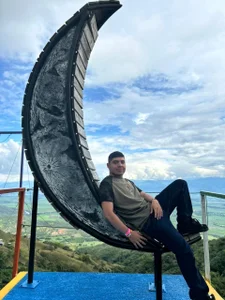 Victoria_606 Walking through the valley Pic