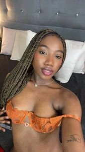 Ebony-petitee 🫦 Pic 3