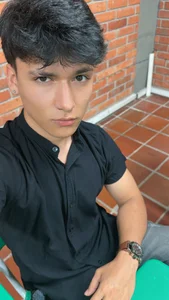 My teacher is very boring. I'd better take some pictures!😏 de Liam_Chameliam  2 Imagens