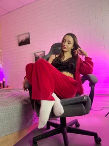 AliceLids The best throne for a model is her chair 사진 6