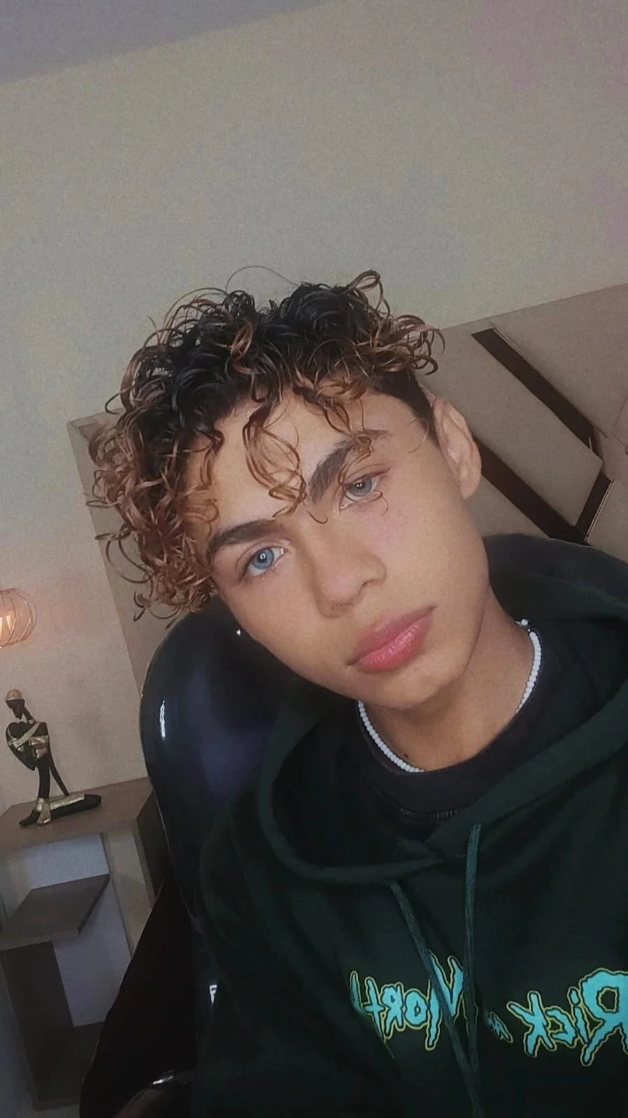 Foto em tendência de Anyelo_Twink 6840