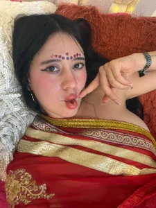 _tamara_priya_ ❤️‍🔥 Red to light your desires... do you dare to look at me a little more? 😈💋 Billede 5