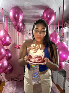 AnnaRosse1 kullanıcısının HBD 🎂 21 albümü -  3 fotoğraf