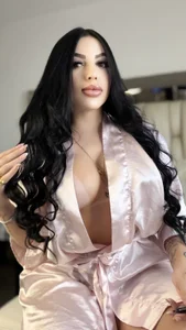 ALISSON_FOXXX1 Estoy peligrosamente bonita… y un poquito traviesa. 😏🔥 Foto