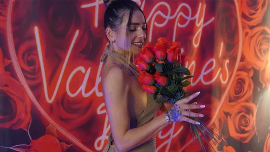 PlayfulShowのWine , Dress , Perfect Valentine s Day 🎀の 3枚の写真