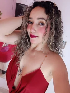 ChloeeTaylorrのGood Girl Gone Badの 2枚の写真