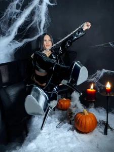 AshleyStones UNDER THE CONTROL OF THE GODDESS'S PERFECT LATEX Immagine  6