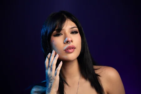 SofiaThoompson shadows and essence Pic 2