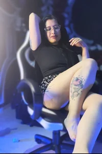 lady_merlot1 I need a naughty boy 🕶️🕶️🕶️ Foto