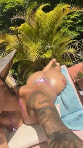 ZOETTAYLOR 😈 Pic 3