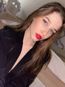 LisaSweetie red lips:) Foto 2