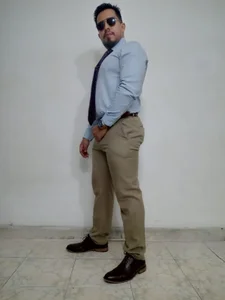 KalethBigDick light colored suit Immagine 