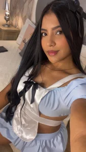 I'm your sassy Alice 🔥🩵 de zharia_lux_25  3 Imagens