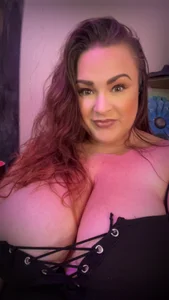 MadamJizzle Public Pic 2