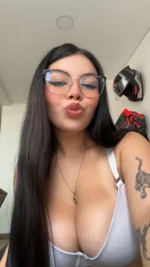 nathy_jones Public Gambar