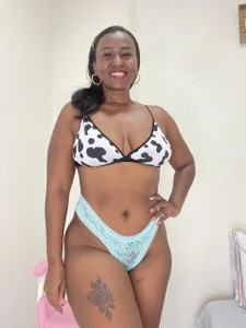 alexajhonson1012 Do you like the color of my skin? Immagine  4