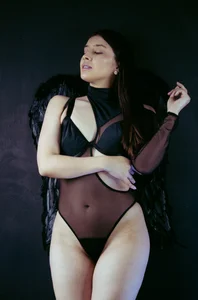 Emma_Lombardi Birthday photoshoot 🖤  4. fénykép