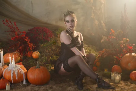 LoraineLuff halloween 🧛‍♀️ Pic 3