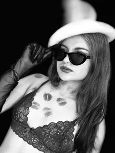 AbbyWathsonのFull of your kissesの 3枚の写真