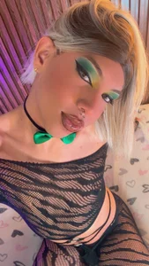 AndyBlake_ “Look at me like this… and I’ll make you addicted.” 圖片 4