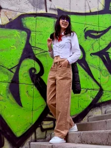 LenaRoses Walking down a pretty street / Caminando por una calle bonita 💕 Pic 2