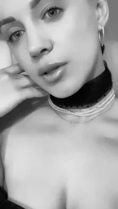 Minelliss black and white Pic