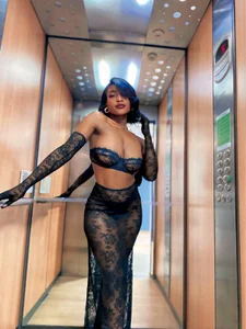 SavannahStorm Want to ride my elevator? Immagine  2