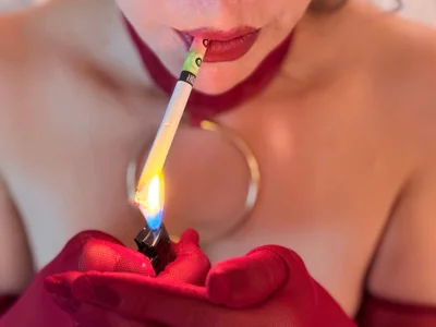 RamonaSimons kullanıcısının Elegant Lady in Red Smoke 😈✨ albümü -  8 fotoğraf