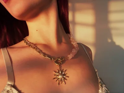 MarieKarma Neck in the sun☀️ Pic 2