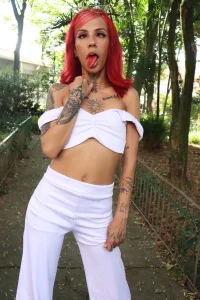 kathlyn_69 White looks good on me, it makes me feel sensual Foto 8