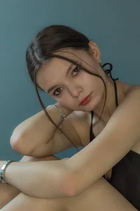 AsterQuinn girl in black Pic 4