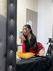 Iam_charlotte69Sexy outfit Bild 2