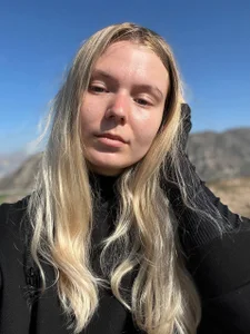 Vivian_Davis Travel to mountains Pic 6