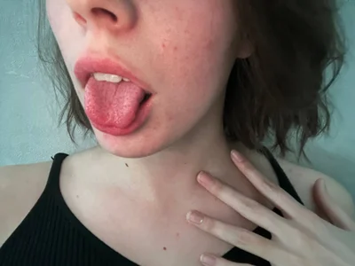 CutieAnny Showing my tongue Foto 3