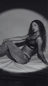 VictoriaDuart JEANS AND SEXUALITY slika 4