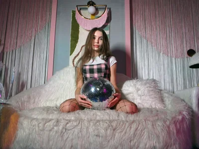 YonaBones cute neon Foto 4