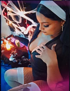 Kim_roussee Hallowe Bilde 6