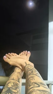 juliane_sweer1 feet Pic