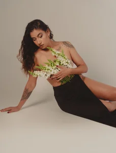 ValeriEvan Your girl with flowers 💐 Pic