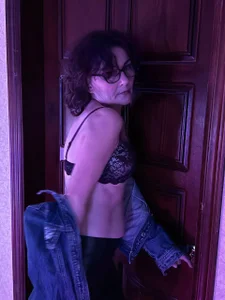 Miss_Amberr get on your knees baby зображення