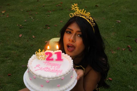 meggan_07 HAPPY BIRTHDAY TO ME Pic 3