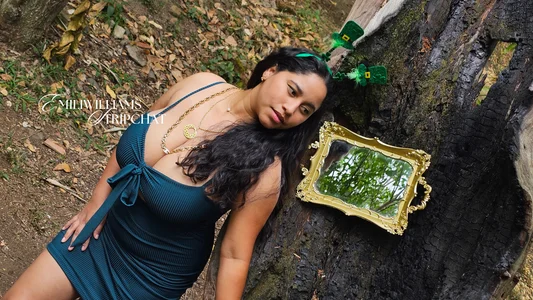 EmiliWilliams San Patrick 🍀💚 Pic 4