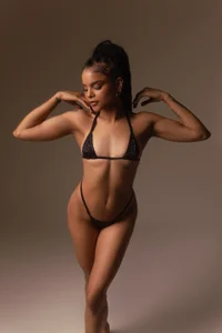 Ambarr_Moon_ My body, my Sculpture Pic