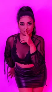 AdeleGray Public Pic 6